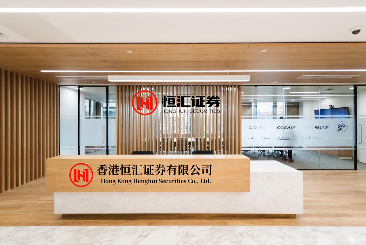在线炒股配资 Druckenmiller是一个很神奇的投资人，他不像巴菲特那样价值投资，持股时间不长，既做多也做空，还使用杠杆，也赌宏...